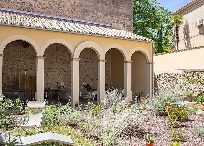 L'ecrin De L'orb Bed and Breakfast 4*