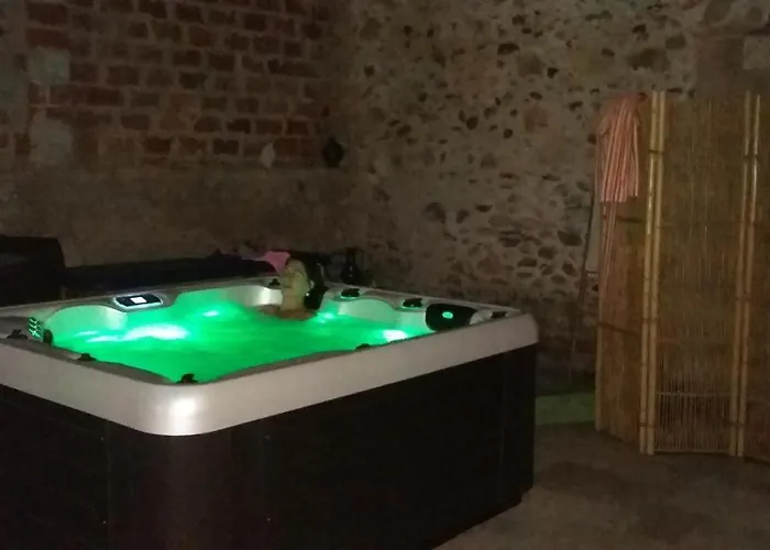 L'ecrin De L'orb Bed and Breakfast