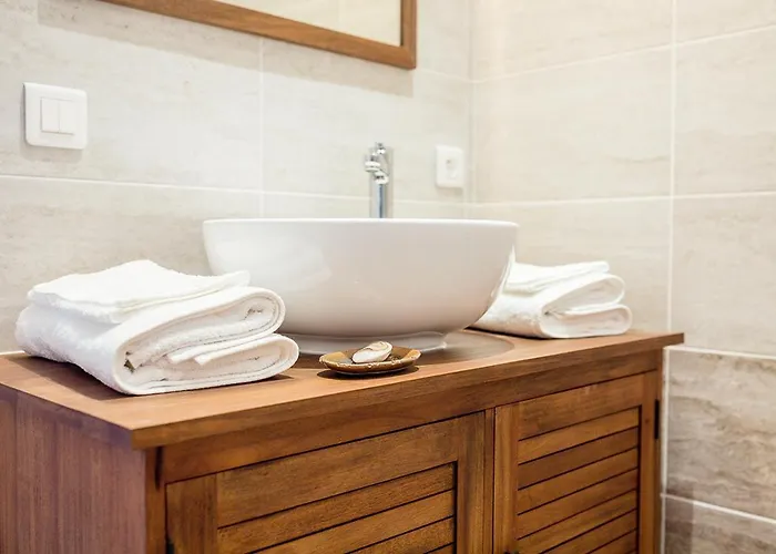 L'ecrin De L'orb Bed and Breakfast 4*